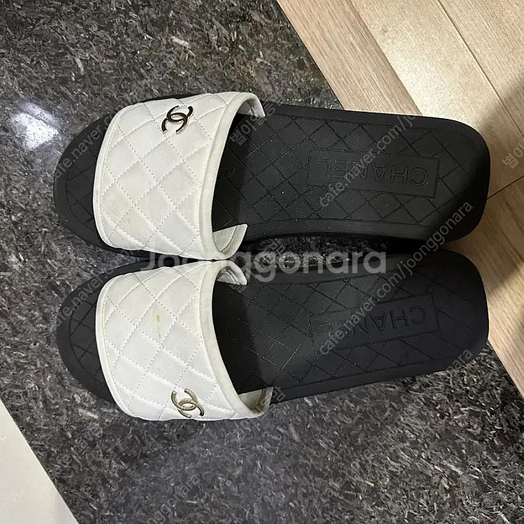 정품 샤넬 22시즌 퀼팅 샴페인 골드 슬리퍼 샌들 여자--1